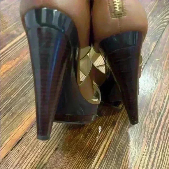 Michael Kors NWOT Elana Brown Leather Strappy Platform Heel Sz 7 - Picture 5 of 8